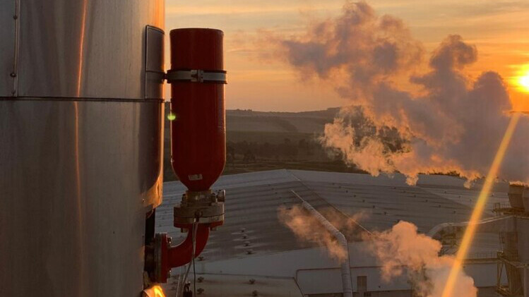 Schornsteinteil mit Rauch