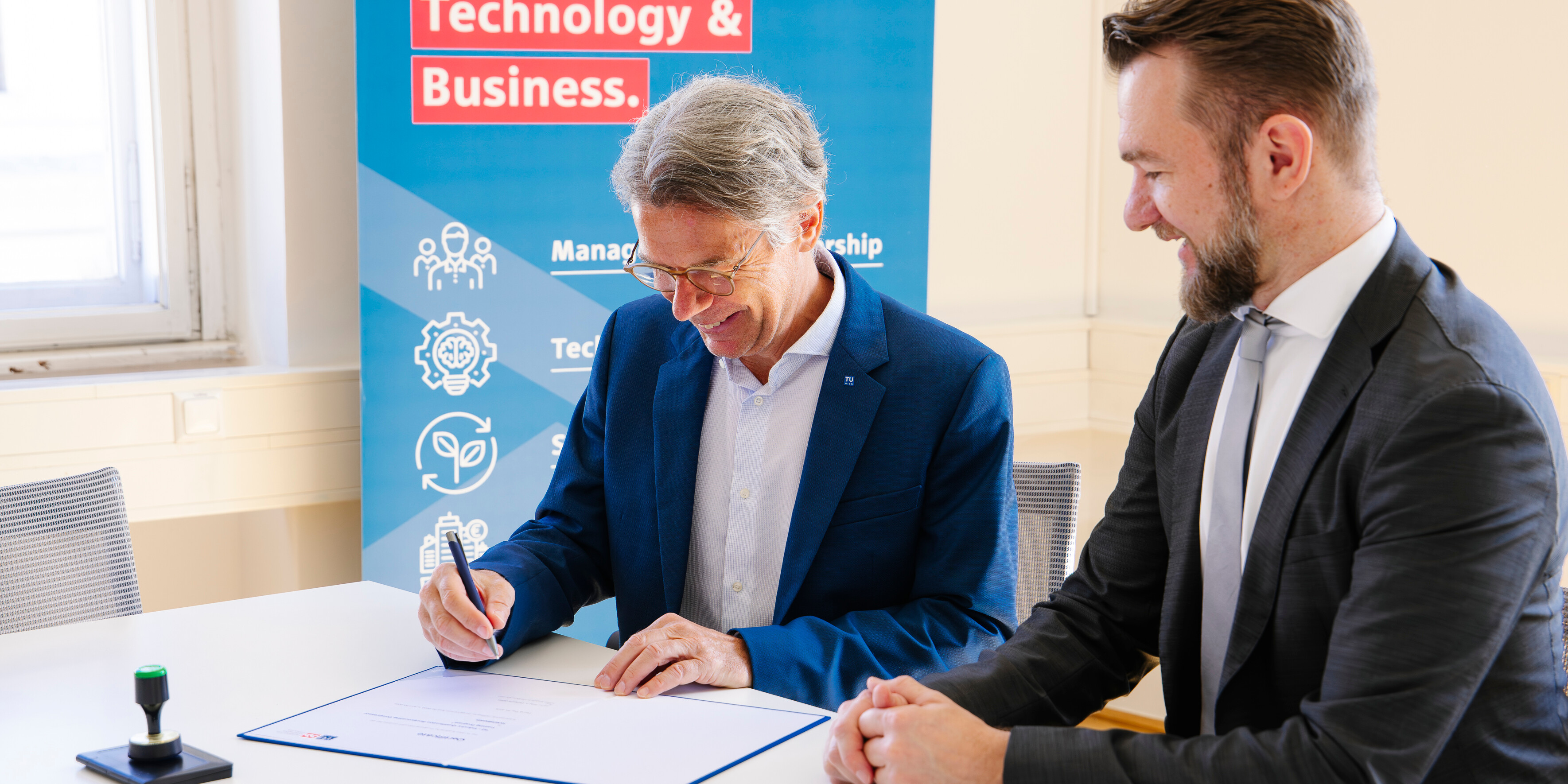 Dean of TU Wien signing the certificate